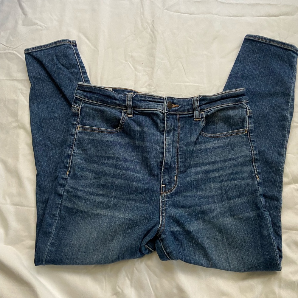 High waisted American Eagle Jeans!